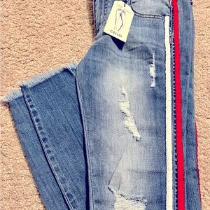 Cello size 3, NWT, skinny cropped, distressed, super stretch!y! ❤️💙